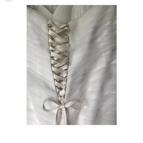 US16W David's Bridal ivory organza mermaid dress with lace-up back used1x - Picture 6 of 9
